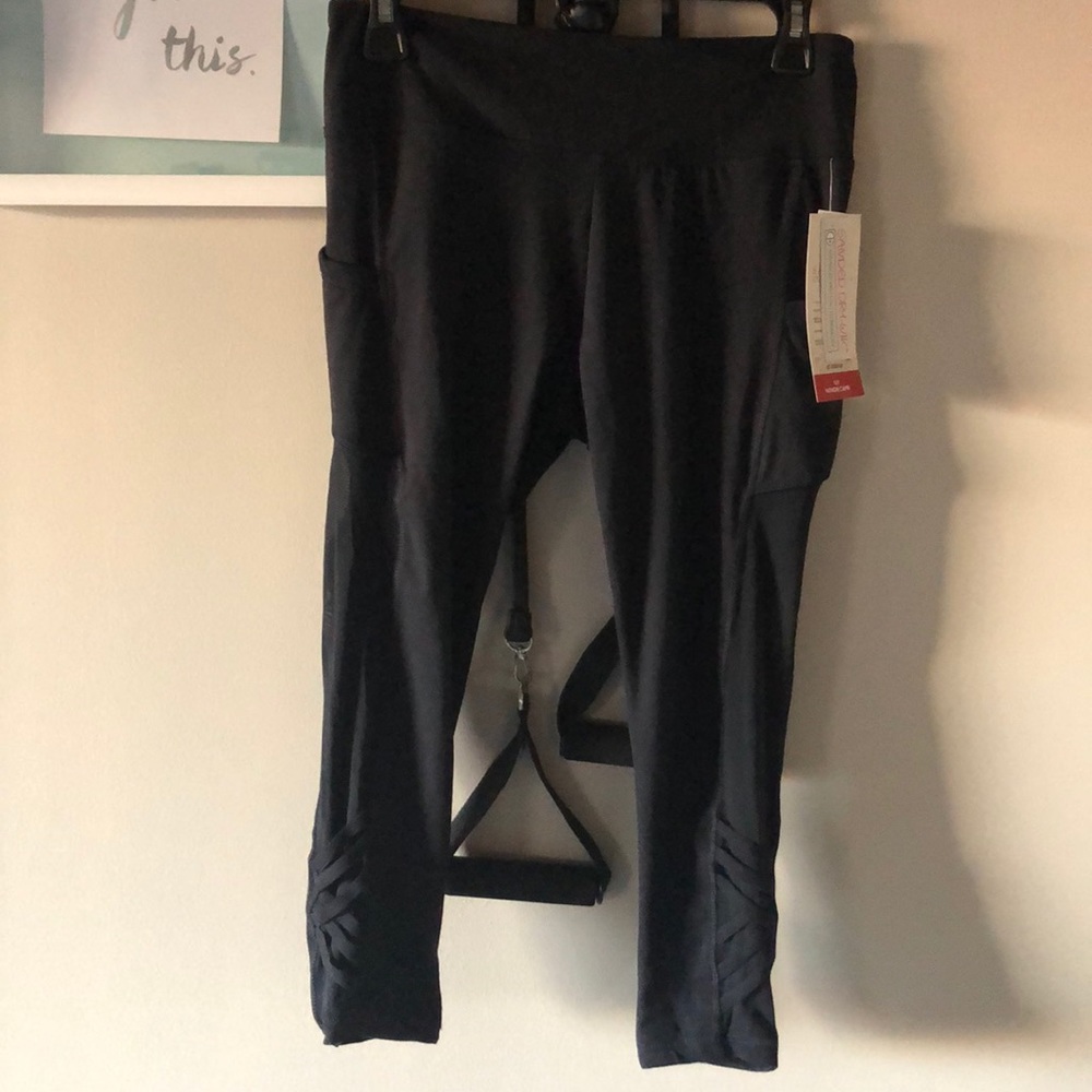 Athletic Capri - Black with side pockets